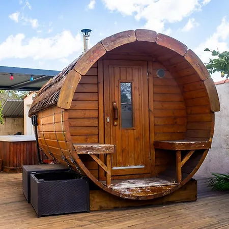 Avec Jacuzzi, Sauna Et Piscine Privee Proche Villa
